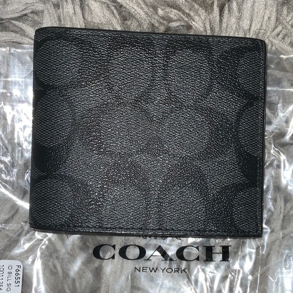 Coach Men’s Signature Billfold Wallet - Picture 2 of 13